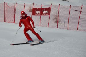 Nouveau record du monde en ski de vitesse : 252,365 Km/h
