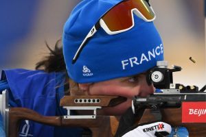 En biathlon Quentin Fillon Maillet remporte la Coupe du monde